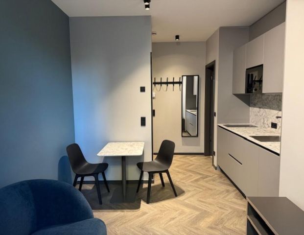 Sonniges Studio im Dachgeschoss. 990 € all-in-Miete - Foto 1