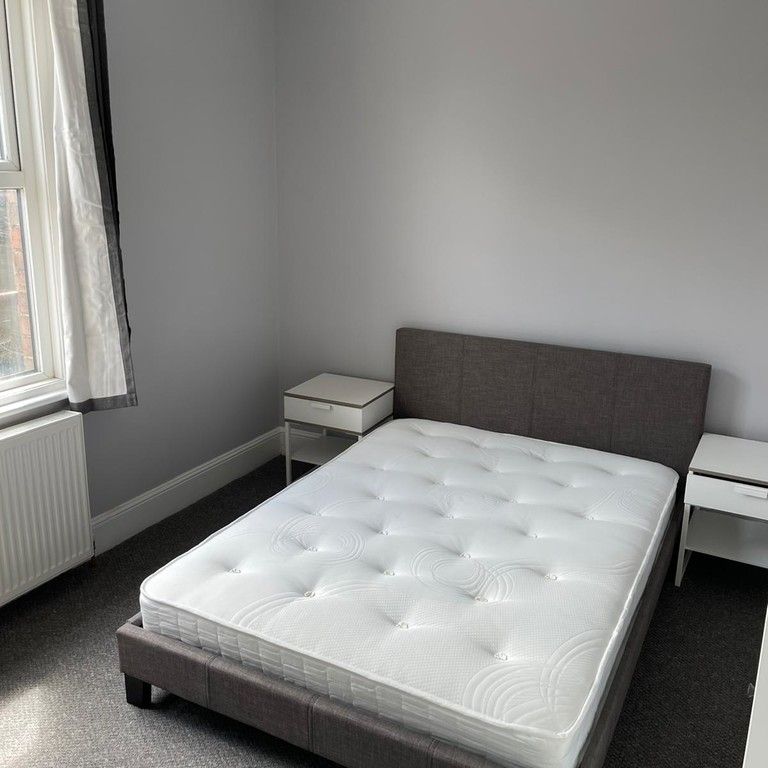 2 Bedroom Flat - Photo 1