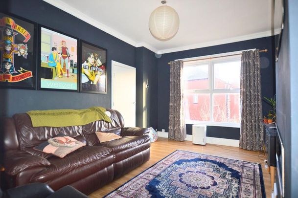 4 bedroom end of terrace house to rent - Photo 1