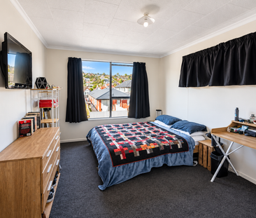Ultimate Student Living! 7 Bedrooms, 2 Bathrooms, Walkable to campus! - Photo 3