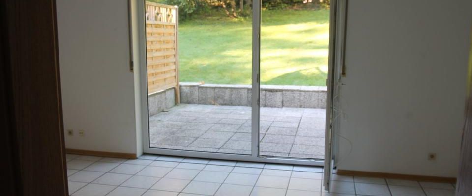 2-Zimmer-Wohnung 48qm mit Küche + große Terrasse 27qm im Grünen - Foto 1