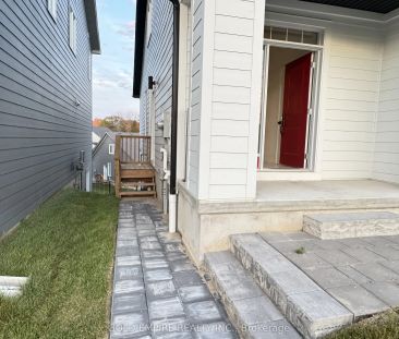 30 Julie Crescent #LOWER - Photo 6