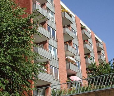 Erstbezug nach Sanierung - geräumige 2 Zimmer Wohnung mit Balkon - Foto 1