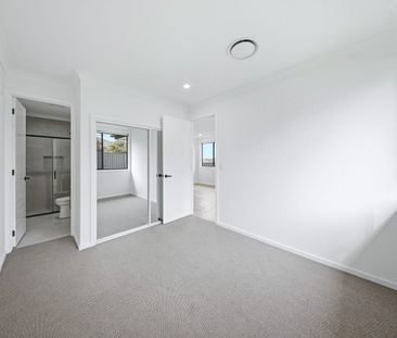 Magnificent Duplex Home - Ducted Air Con & Alfresco - Photo 2