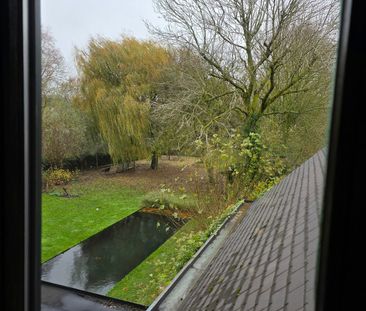 Lichtrijk appartement met 2SLK en privé staanplaats - Photo 1