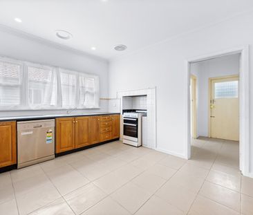 Perfectly Positioned To Public Transport & Stockland Wendouree - Photo 6