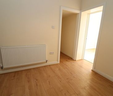 2 Bed Flat, Ashgrove Road, IG3 - Photo 5