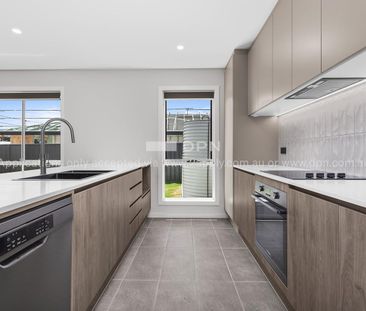 Brand New Three Bedroom Duplex! - Photo 4