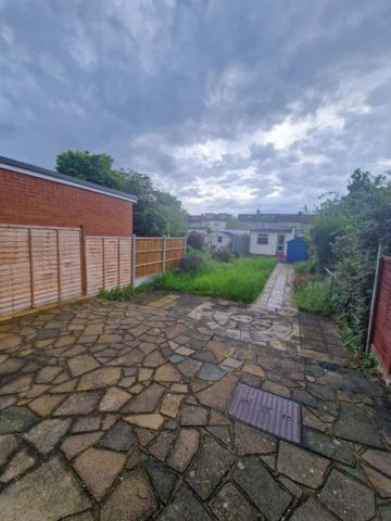 5 bedroom flat share to rent - Photo 4