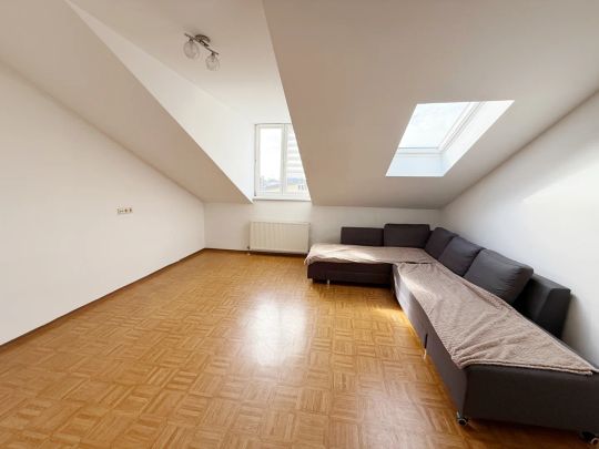 2-Zimmer-Dachgeschosswohnung - Nähe Krankenhaus - Photo 1