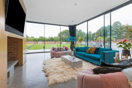 5 bedroom detached house to rent - Photo 3