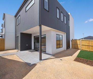 Brand-New 3-Bedroom Townhouse in Prime Wyndham Vale Location - Photo 2