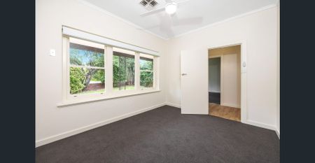 Beautiful Family Home in Prime Lower Mitcham Location - Photo 3