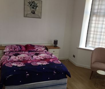 2 Bed Flat, Lansdowne Road, M8 - Photo 3