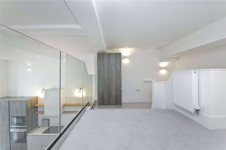 Large, well-proportioned one bedroom apartment on the first floor of a historic conversion. - Photo 4