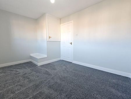 2 bedroom end of terrace house to rent - Photo 3