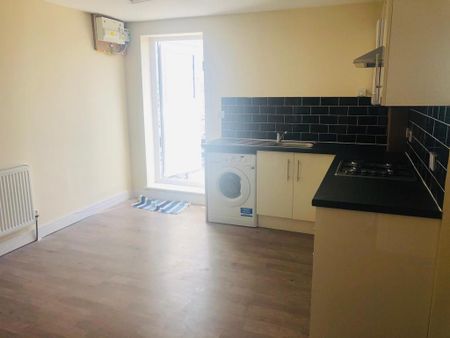 2 bedroom flat to rent - Photo 4