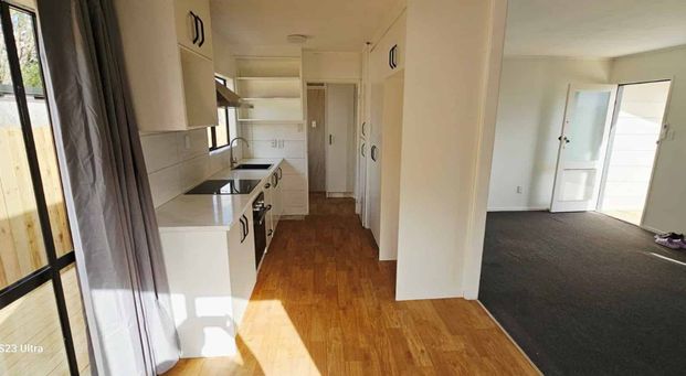 Charming Family Home in Takanini - Photo 1