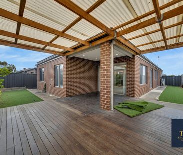 Spacious Family Home in a Prime Cranbourne East Location!! - Photo 4