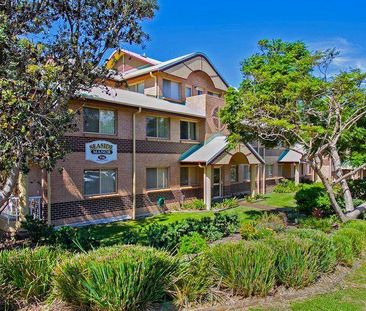 Seaside Manor - just a stones throw to Surf Beach! - Photo 6