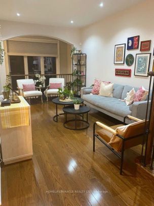 Condo Townhouse For Lease | W9234391 - Photo 1