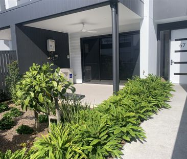 Brand new 3 bedroom townhouse with luxury living in Delta Hope Island - Photo 2