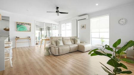 Immaculate Esplanade Home Offering Ultimate Newport Lifestyle - Photo 3