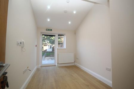 5 bedroom terraced house to rent - Photo 3