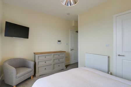 1 bedroom in a house share to rent - Photo 2