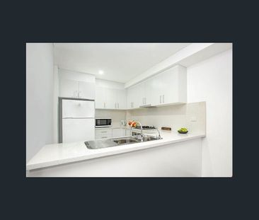 MODERN 2 BEDROOM APARTMENT WITH COURTYARD & LUG - Photo 3