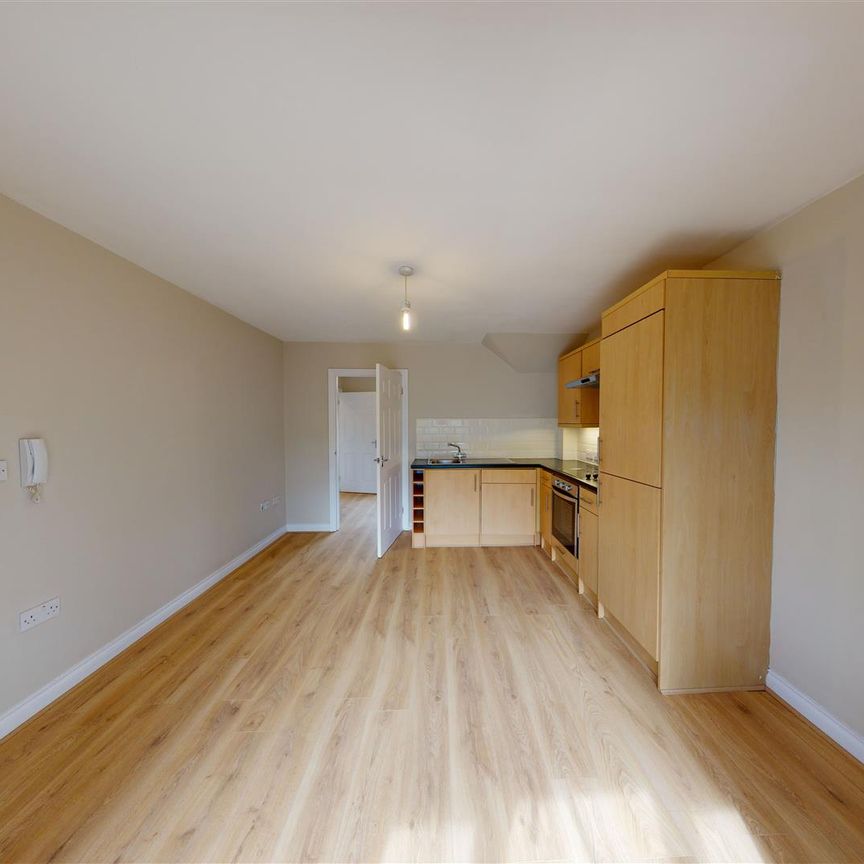 Hawthorn Close, Woking, Surrey, GU22 0BZ - Photo 1