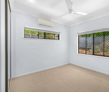 BEAUTIFUL FAMILY HOME RECENTLY RENOVATED IN QUIET CLOSE - Photo 2