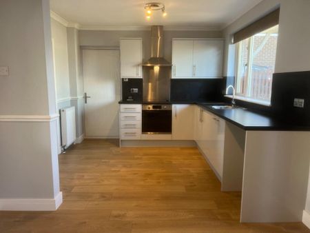 3 bedroom semi-detached house to rent - Photo 3