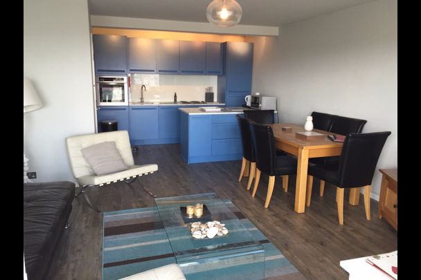 2 Bed Flat, Kings Road, BN1 - Photo 1