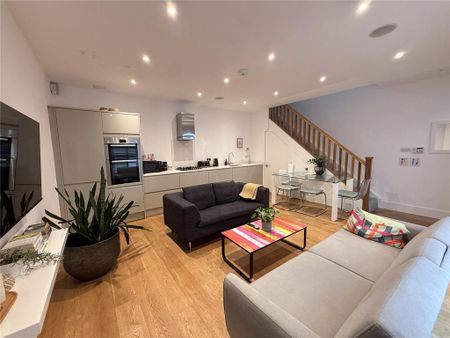 2 bedroom semi-detached house to rent - Photo 2