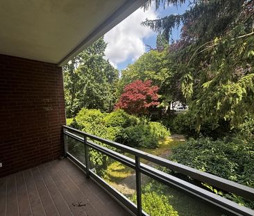 Großzügige, sanierte 2,5-Zimmer-Wohnung mit Loggia in zentraler Lage - Photo 6