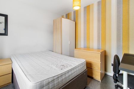 6 bedroom end of terrace house to rent - Photo 3