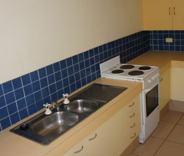 Lovely Top Floor Unit in a Convenient Elanora Location - Photo 2