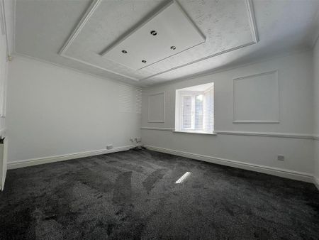 5 bedroom detached house to rent - Photo 4