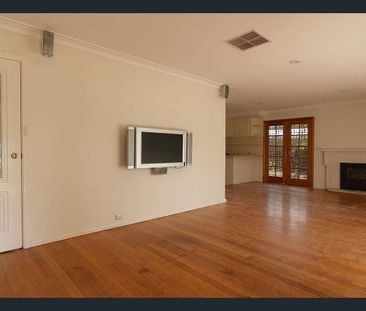 LOCATION & COMFORT - Photo 2