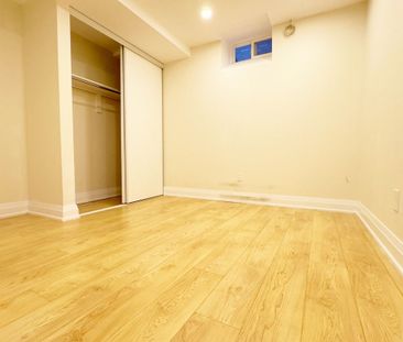 For Lease - 100 Larratt Lane, Richmond Hill, Ontario - Photo 2