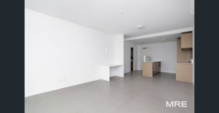 Stylish and Spacious Living - Photo 2