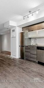 MUST SEE TWO LEVELS QUEEN WEST 1 BED PARKING INCLD - Photo 3