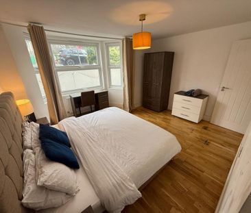 3 bedroom flat to rent - Photo 6