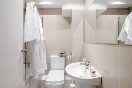 2 bedroom serviced apartment to rent - Photo 5