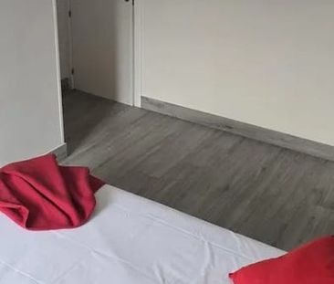 Calle de Cartago, Madrid, Community of Madrid 28022 - Photo 5