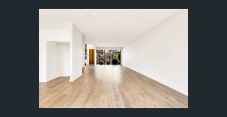 Room For The Whole Family! - Photo 2