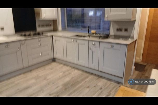 3 bedroom end of terrace house to rent - Photo 1