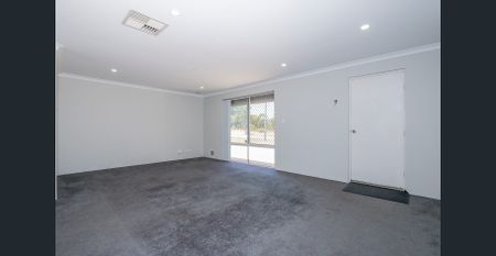 Spacious Family Home in Prime Stratton Location - Photo 4