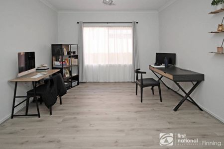 Modern 4 Bedroom Home - Photo 4